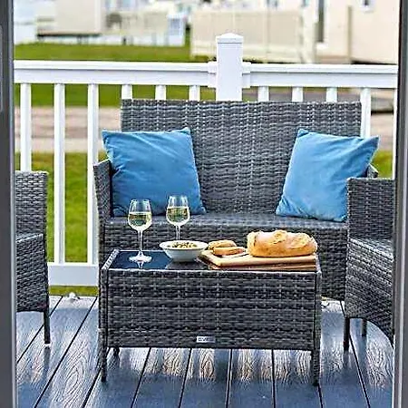 Hotel Nirvana Coastal Retreat Scarborough