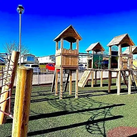 Nirvana Coastal Retreat 3* Scarborough