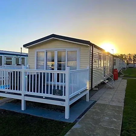 Nirvana Coastal Retreat 3* Scarborough